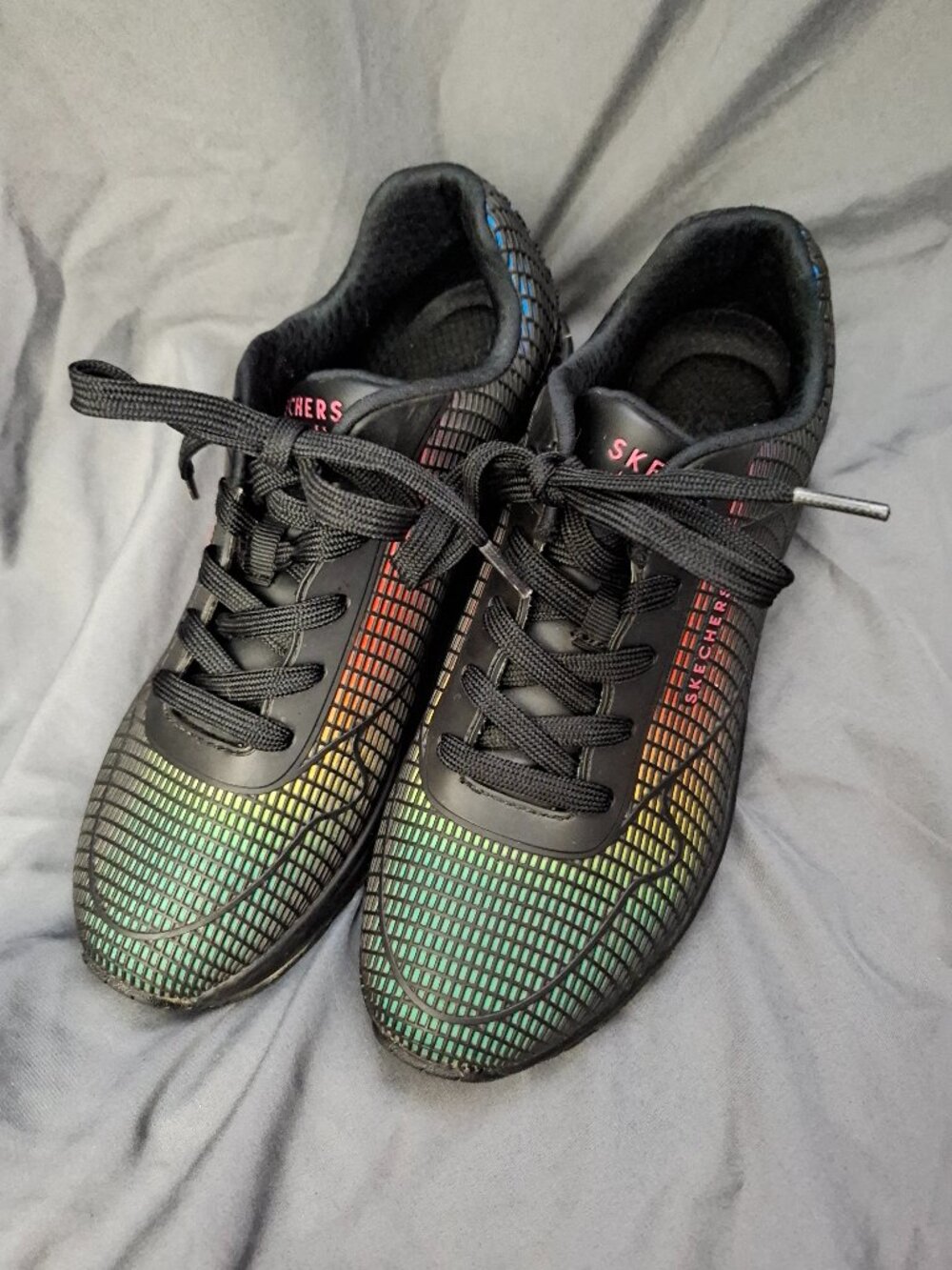 SKECHERS MULTICOLORED SLIP RESISTANT BOTTOMS